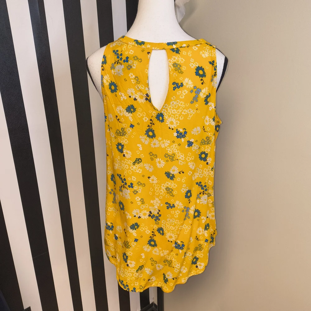 Old Navy Yellow Floral V-Neck Tank - Picture 4 of 4
